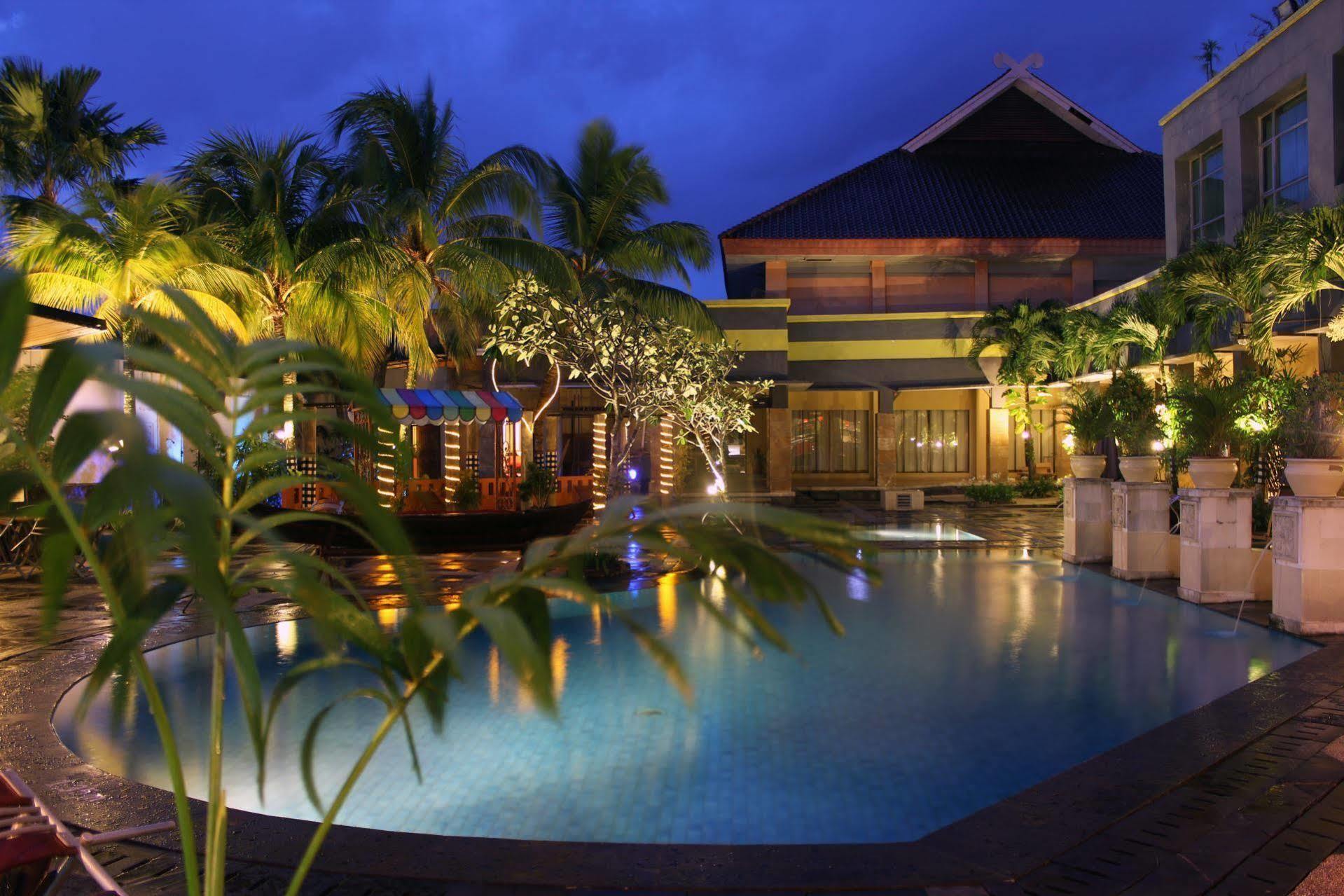 Grand Suka Hotel Pekanbaru Exterior photo